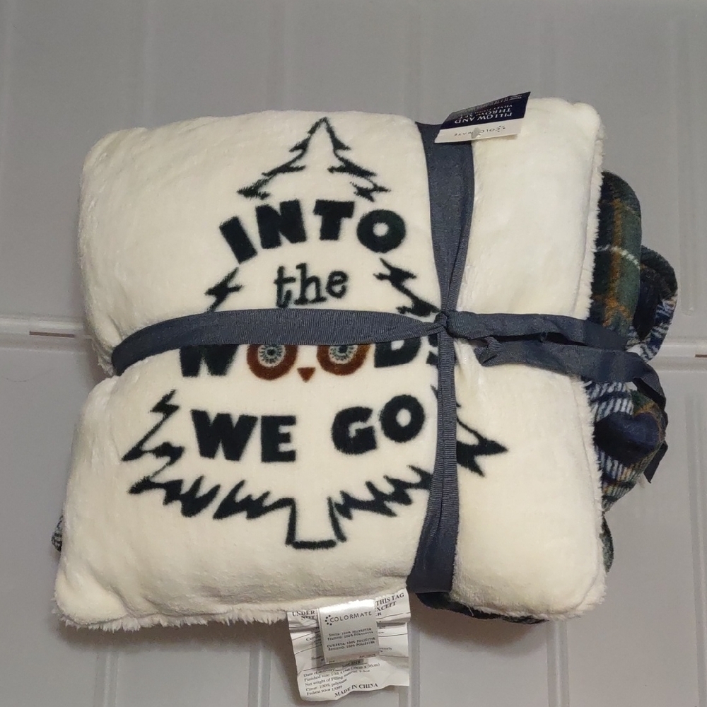 New Vintage Holiday Velvet Plush Pillow And Throw Set Graphic Tree